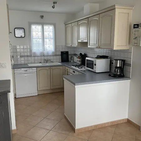 Holiday home Maison A Avec Jardin Clos Et Parking, Pour 4 Pers. - Fr-1-835-22 *
