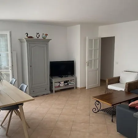 Maison A Avec Jardin Clos Et Parking, Pour 4 Pers. - Fr-1-835-22 Holiday home