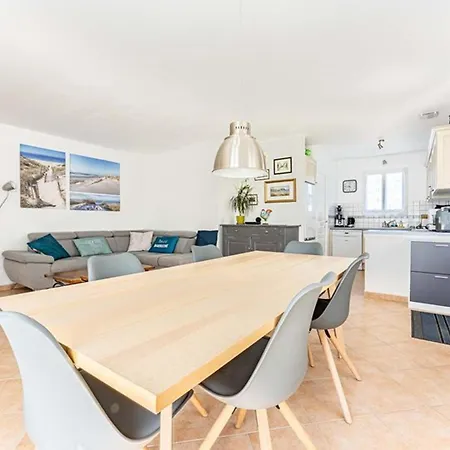 Дом отдыха Maison A Avec Jardin Clos Et Parking, Pour 4 Pers. - Fr-1-835-22 Ла-Флот