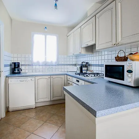 Maison A Avec Jardin Clos Et Parking, Pour 4 Pers. - Fr-1-835-22 *
